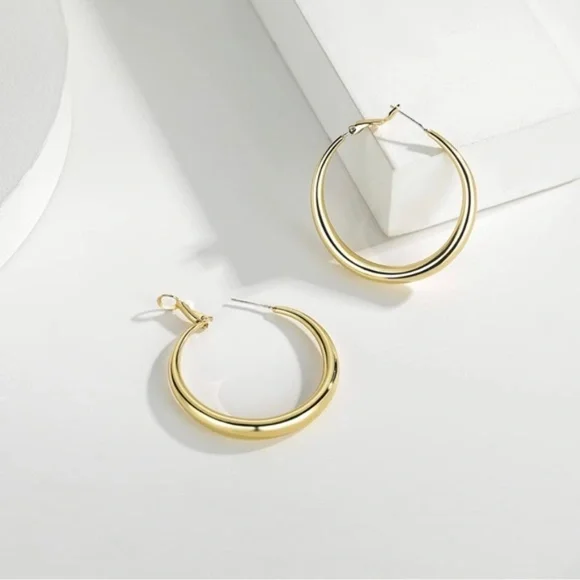 GOLD 18k Plated Chunky Hoop Earrings - Picture 3 of 3